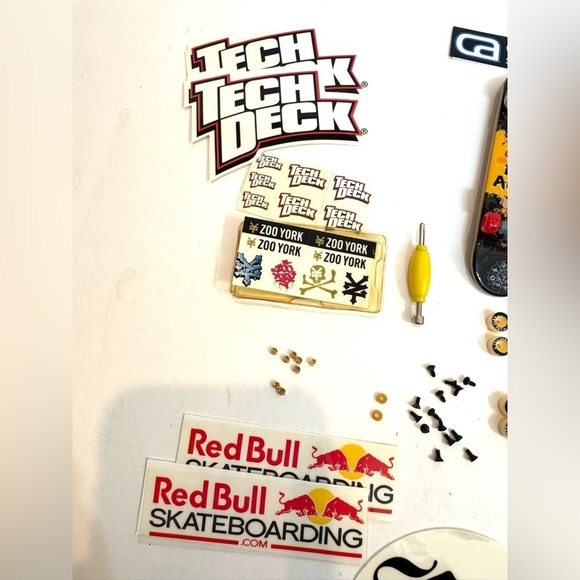 Tech Deck Finger Boards, Parts,  Stickers - Zoo York Skateboard Toy - Picture 7 of 10